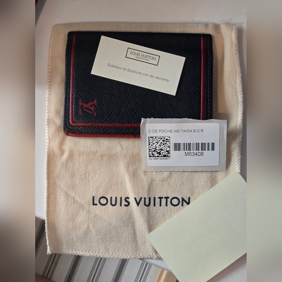Louis Vuitton pocket organizer. All original papersboxribbon and cards.